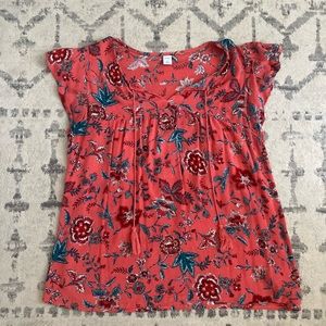 A blouse with a bright pattern and strings that are optional to tie or not!